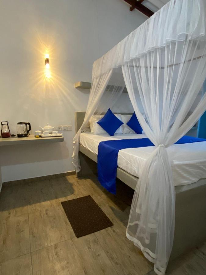 Alma Beach Hotel Weligama Bagian luar foto