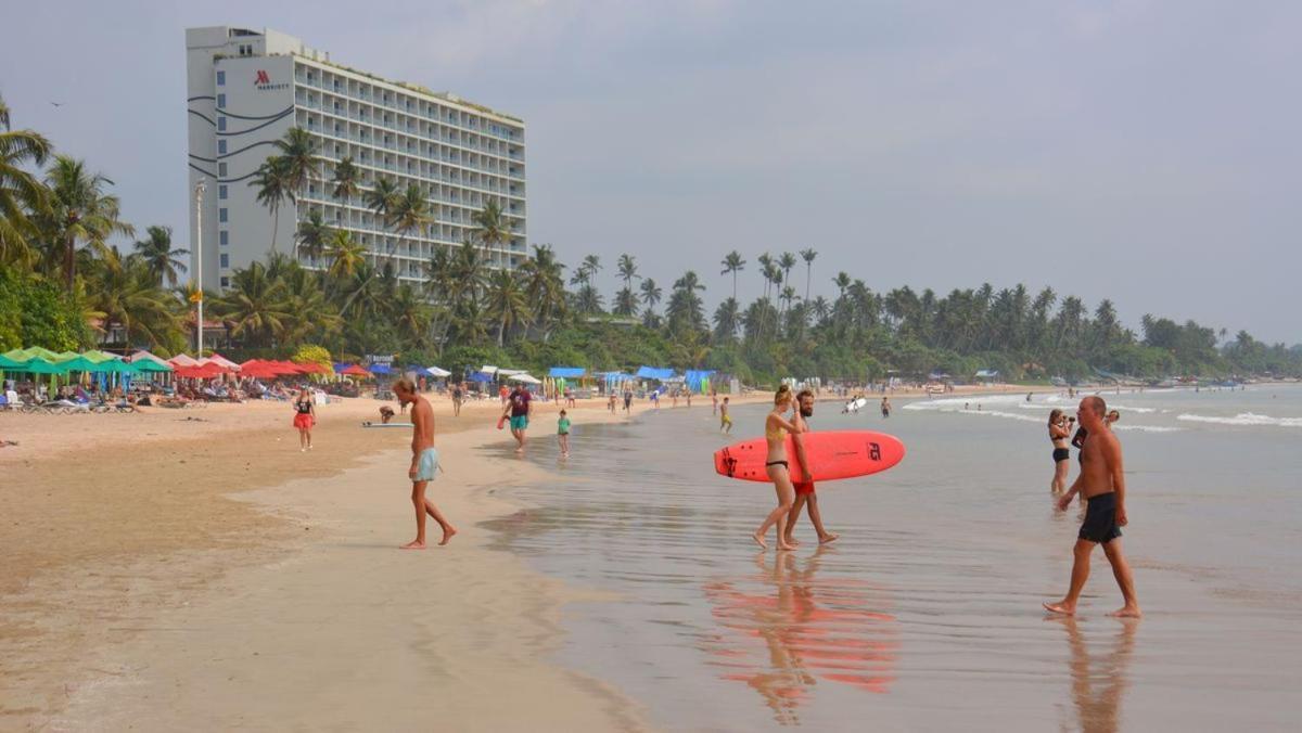 Alma Beach Hotel Weligama Bagian luar foto