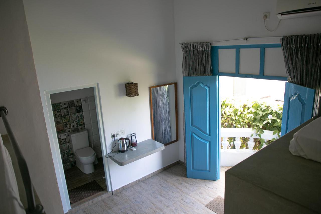 Alma Beach Hotel Weligama Bagian luar foto