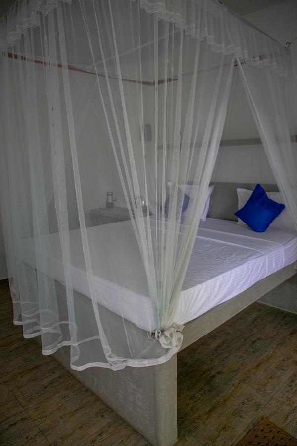 Alma Beach Hotel Weligama Bagian luar foto