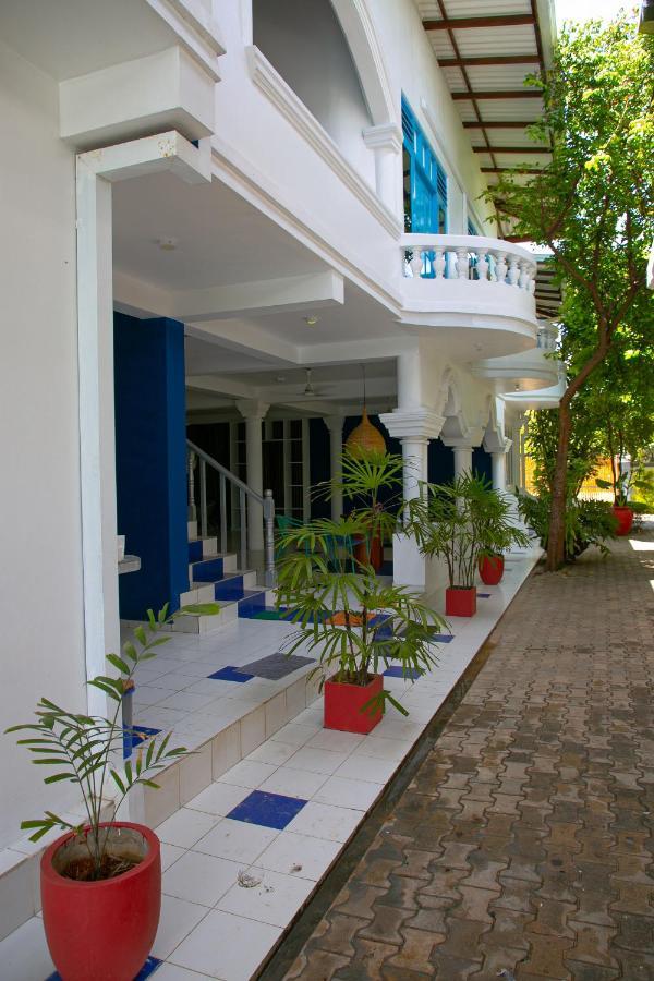 Alma Beach Hotel Weligama Bagian luar foto