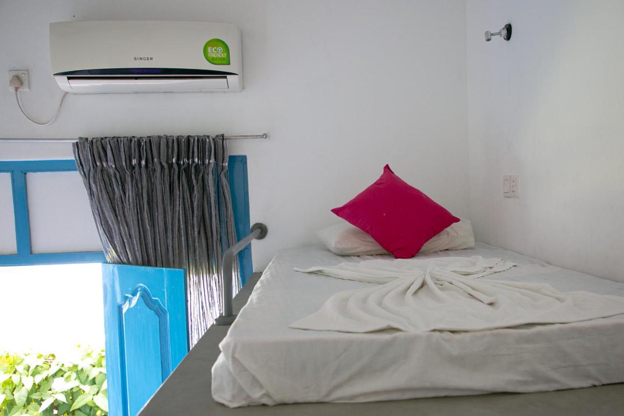 Alma Beach Hotel Weligama Bagian luar foto