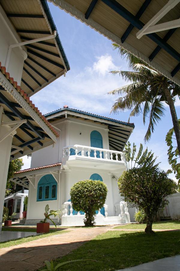 Alma Beach Hotel Weligama Bagian luar foto
