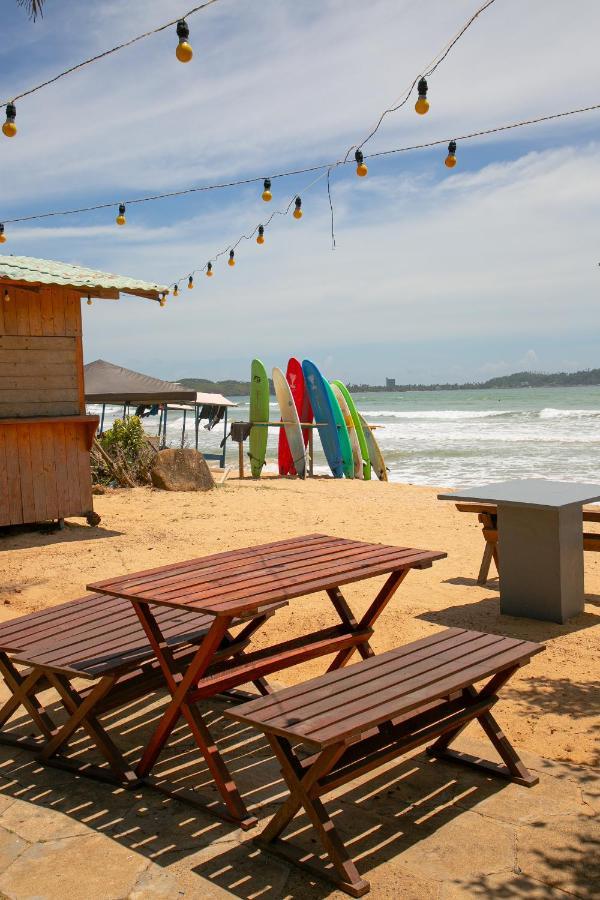 Alma Beach Hotel Weligama Bagian luar foto